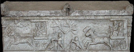 036. Tombeau representant deux familles (pere, mere, bebe).jpg